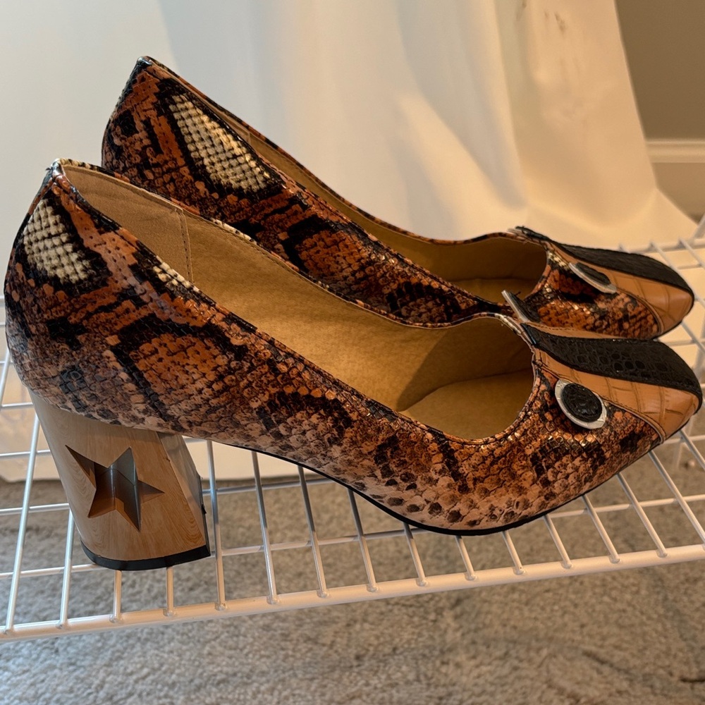 Elegant Snake Print Block Heel Shoes